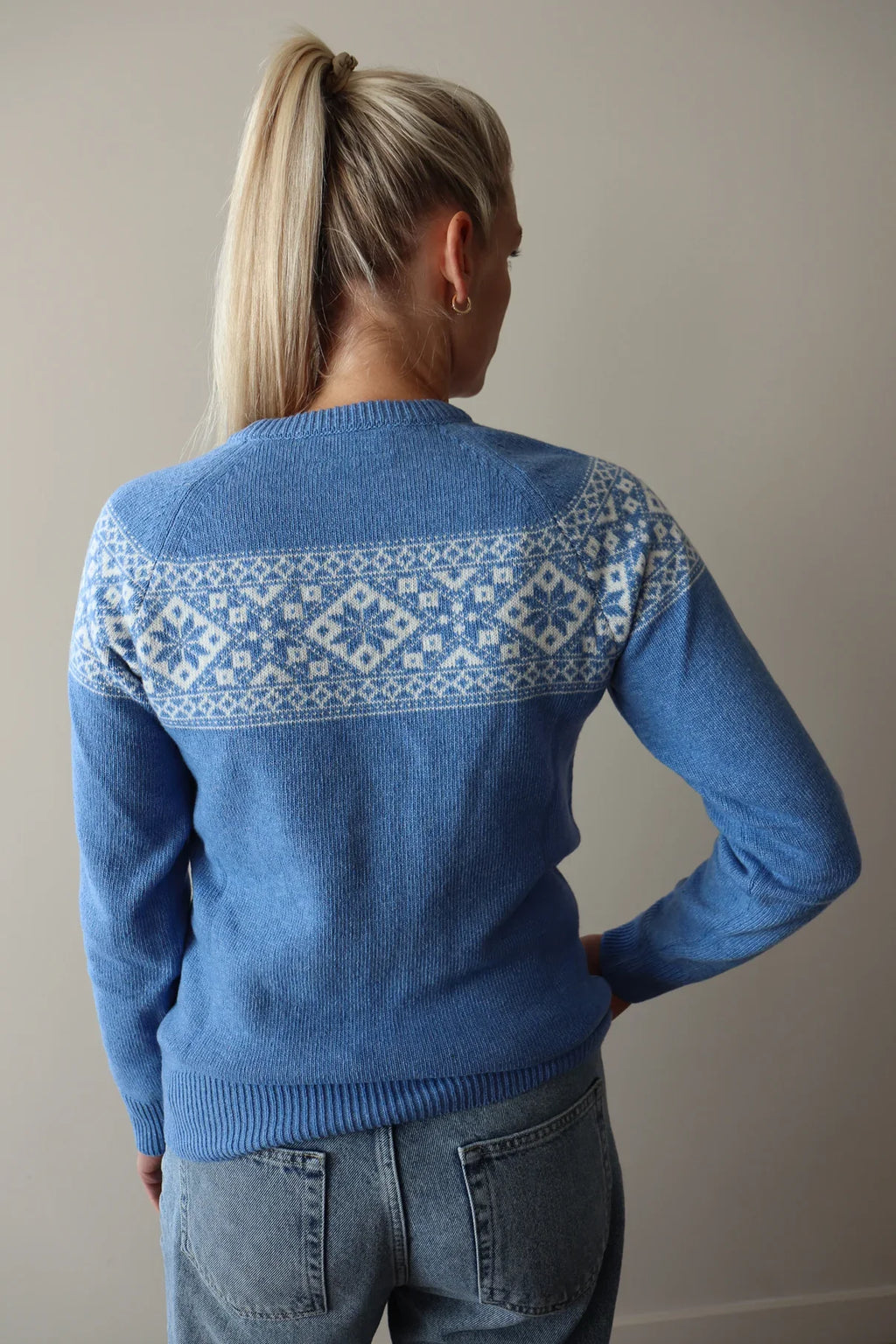 Emerald Harso Trui - Snowflake Pattern - Red, Grey, Light Blue