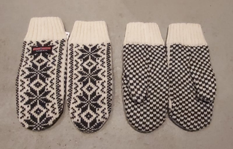 V190 Norwool Fleece Lined Mittens Ecru (51W) Antracite (59)