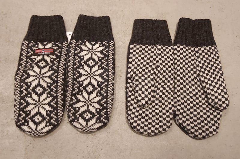 V190 Norwool Fleece Lined Mittens Ecru (51W) Antracite (59)